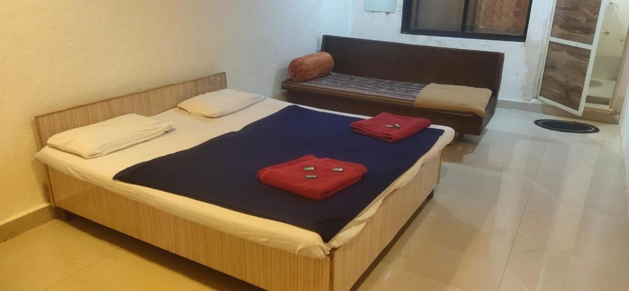 Hilltone Veg Non Veg Matheran Hotel Eksteriør billede