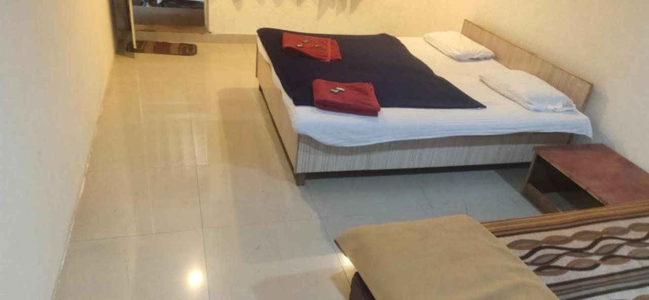 Hilltone Veg Non Veg Matheran Hotel Eksteriør billede