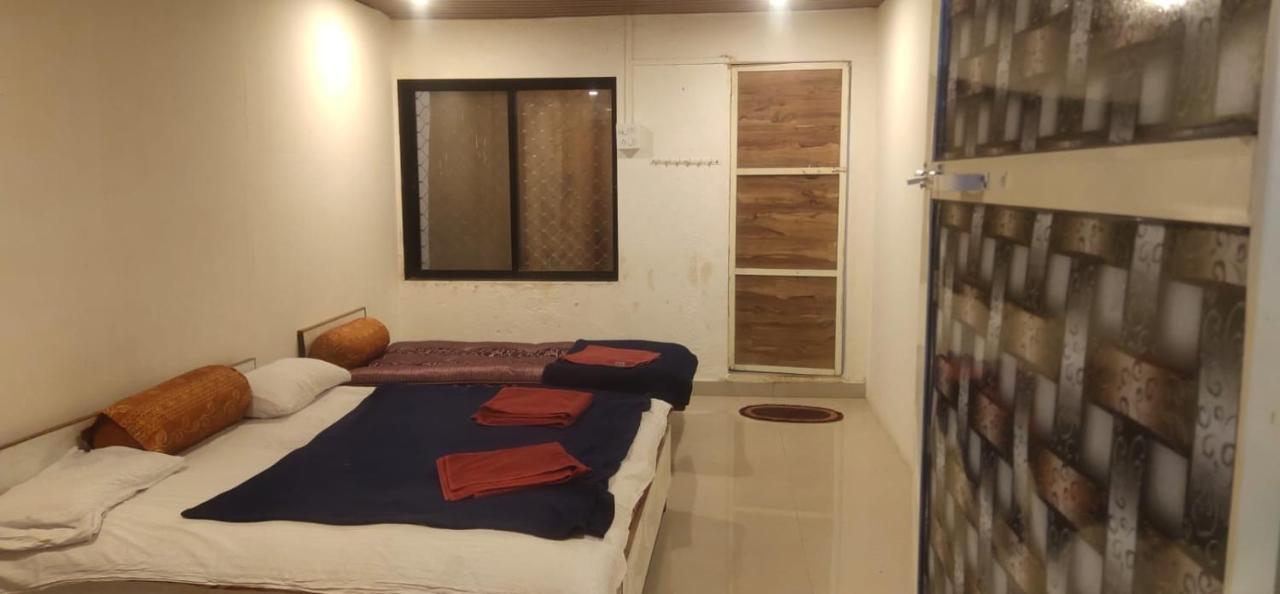 Hilltone Veg Non Veg Matheran Hotel Eksteriør billede