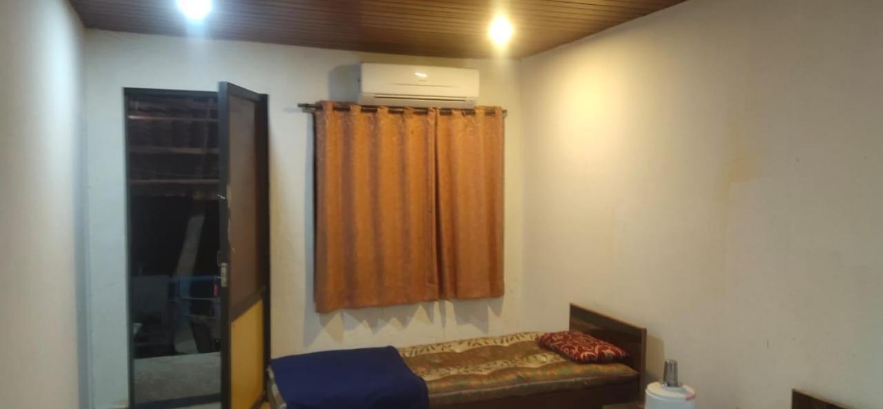 Hilltone Veg Non Veg Matheran Hotel Eksteriør billede
