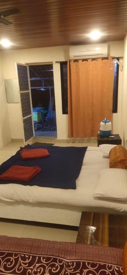 Hilltone Veg Non Veg Matheran Hotel Eksteriør billede