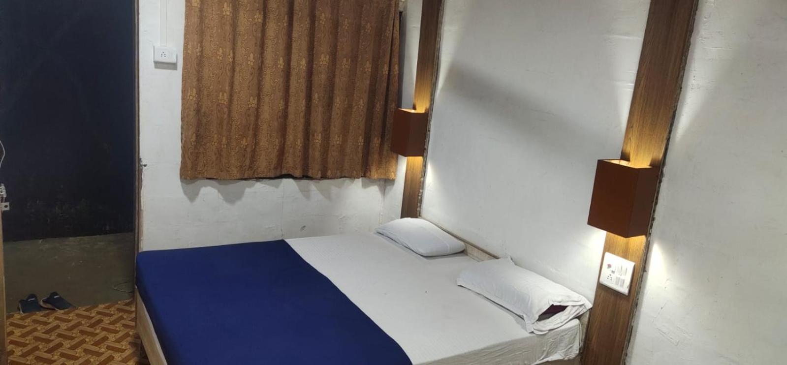 Hilltone Veg Non Veg Matheran Hotel Eksteriør billede