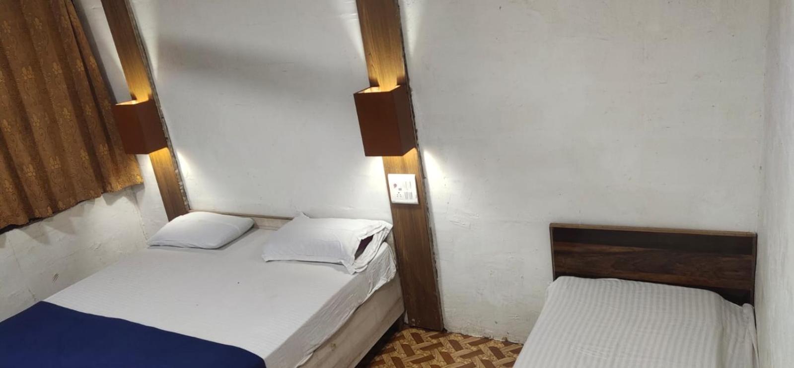 Hilltone Veg Non Veg Matheran Hotel Eksteriør billede