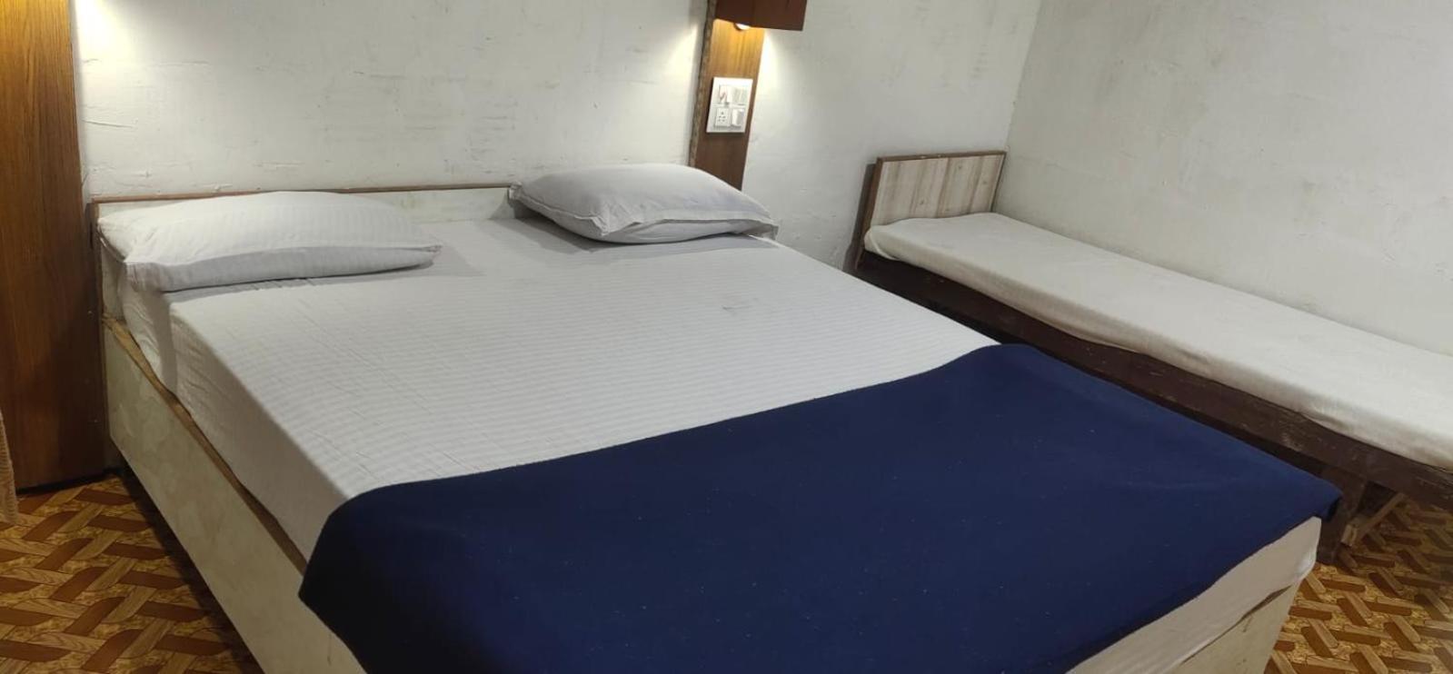 Hilltone Veg Non Veg Matheran Hotel Eksteriør billede